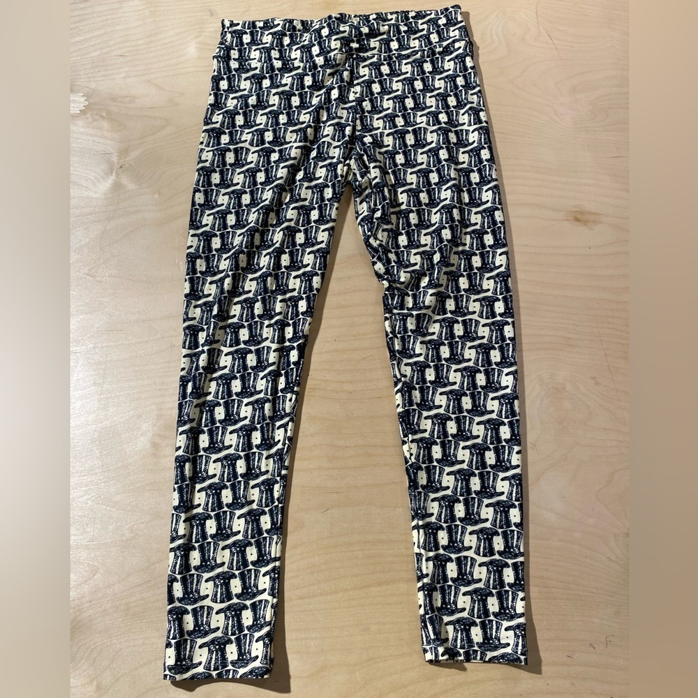 LuLaRoe Cream and Black Patterned Leggings Top Hat Design Tall & Curvy (NN)